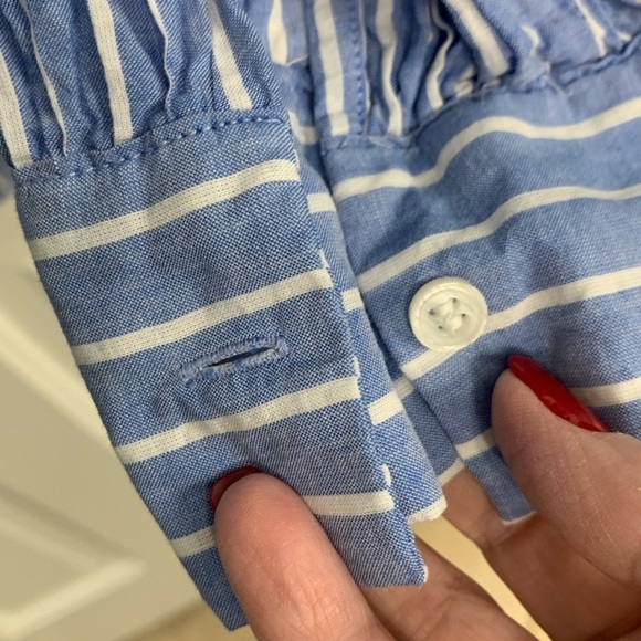 🎉Women’s long sleeve H&M shirt - Size Small - blue w/white vertical stripes - Picture 3 of 12